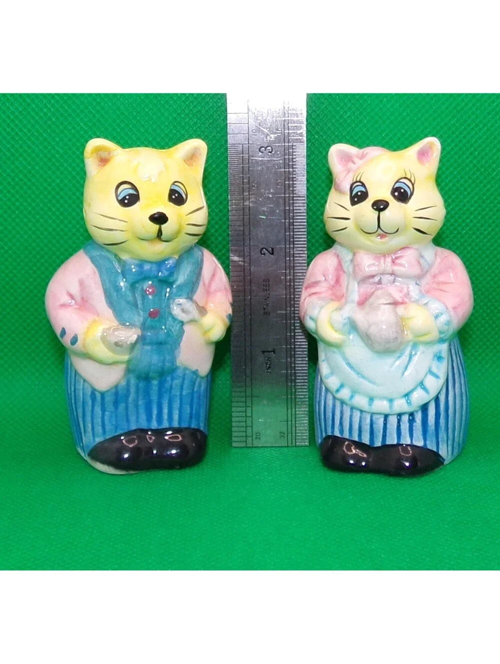 VINTAGE AVON CAT KITTEN SALT PEPPER SHAKERS SET ANTHROPOMORPHIC